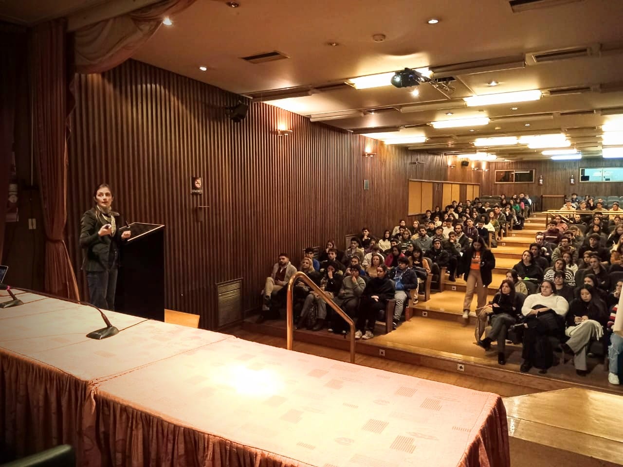 A salón lleno, se realizó la Reunión Informativa sobre Intercambio Estudiantil Internacional